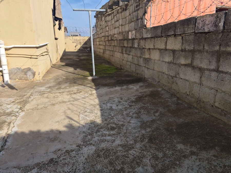 2 Bedroom Property for Sale in Kwazakhele Eastern Cape